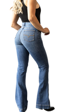 Load image into Gallery viewer, Kimes Ranch Jennifer Mid Wash Jeans