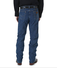 Load image into Gallery viewer, Wrangler Advanced Comfort Cowboy Cut Men's Jean