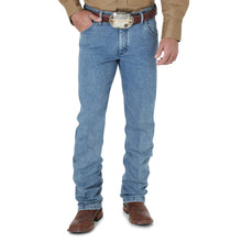 Load image into Gallery viewer, Wrangler Advanced Comfort Cowboy Cut Men&#39;s Jean
