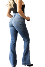 Load image into Gallery viewer, Kimes Ranch Jennifer Mid Wash Jeans
