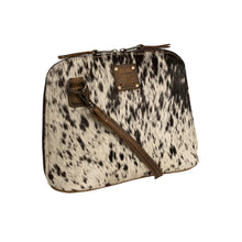 Load image into Gallery viewer, STS Weezy Crossbody

