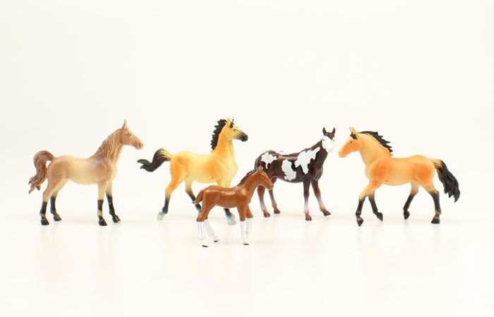 5 Horse Figure Set